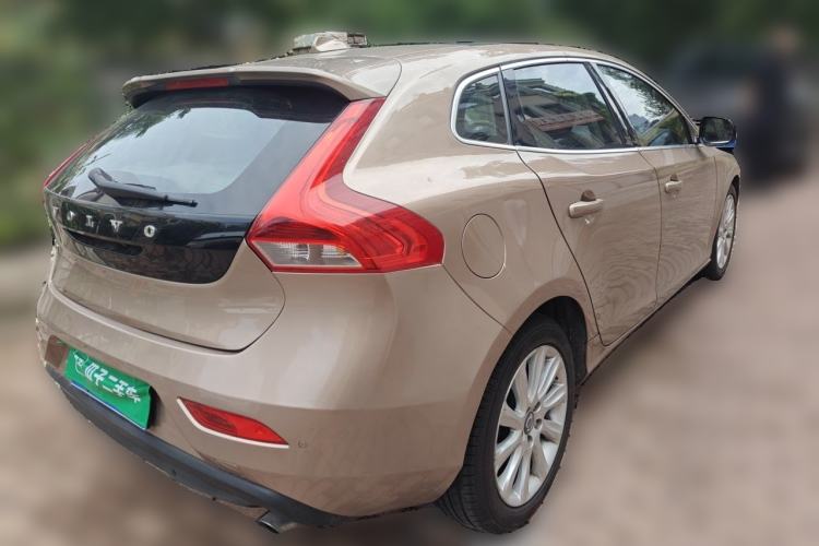 Used Volvo V40 2014 2.0T Zhiya Edition Rear Right 45 Deg