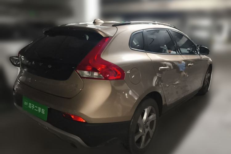 Used Volvo V40 2014 Cross Country T5 AWD Smart Luxury Edition Rear Right 45 Deg