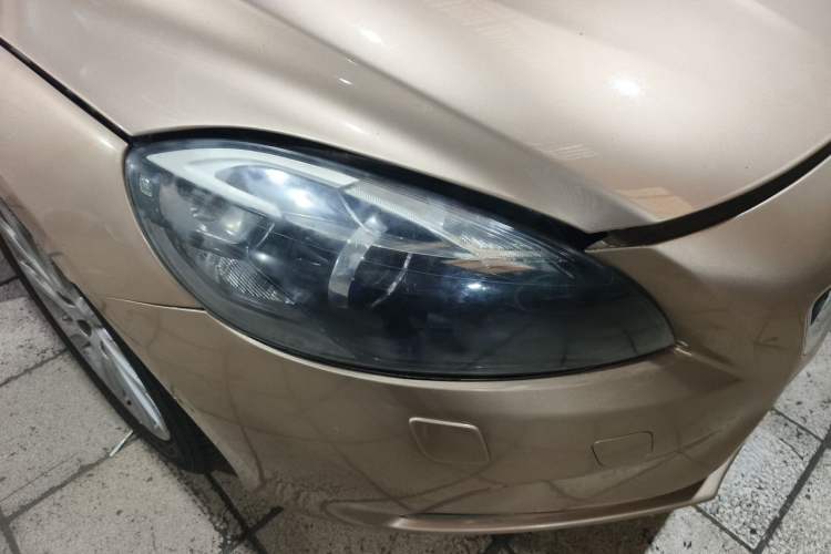Used Volvo V40 2014 2.0T Zhiya Edition Right Front Headlight
