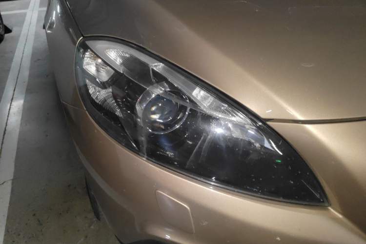 Used Volvo V40 2014 Cross Country T5 AWD Smart Luxury Edition Right Front Headlight