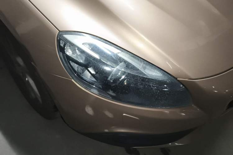 Used Volvo V40 2014 Cross Country T5 AWD Smart Luxury Edition Right Front Headlight