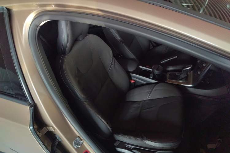 Used Volvo V40 2014 Cross Country 2.0T Zhiyi Edition Right Front Seat