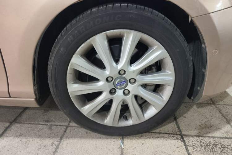 Used Volvo V40 2014 2.0T Zhiya Edition Right Front Wheel Hub