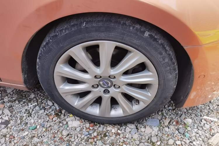 Used Volvo V40 2014 2.0T Zhiya Edition Right Front Wheel Hub