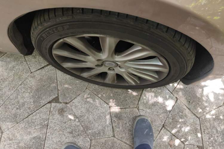 Used Volvo V40 2014 2.0T Zhiya Edition Right Front Wheel Hub