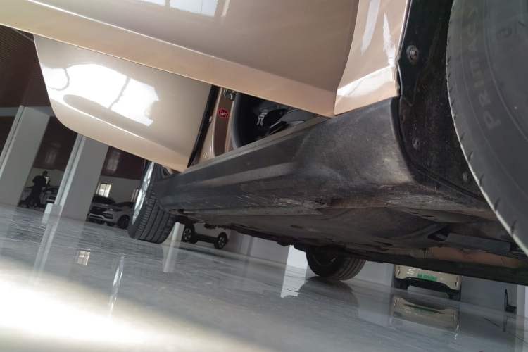 Used Volvo V40 2014 Cross Country 2.0T Zhiyi Edition Right Side Sill