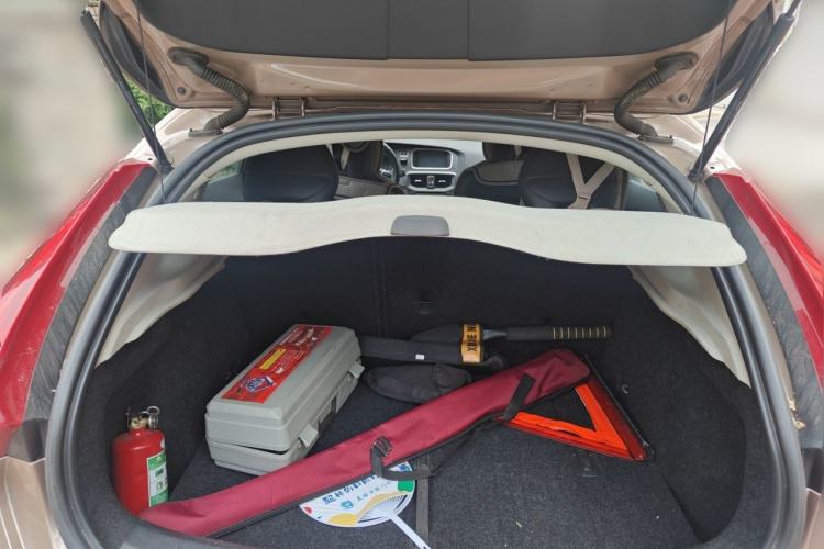 Used Volvo V40 2014 2.0T Zhiya Edition Trunk
