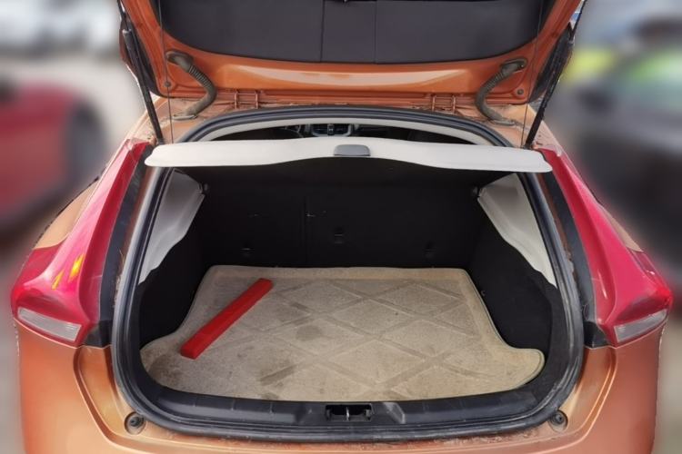 Used Volvo V40 2014 2.0T Zhiya Edition Trunk