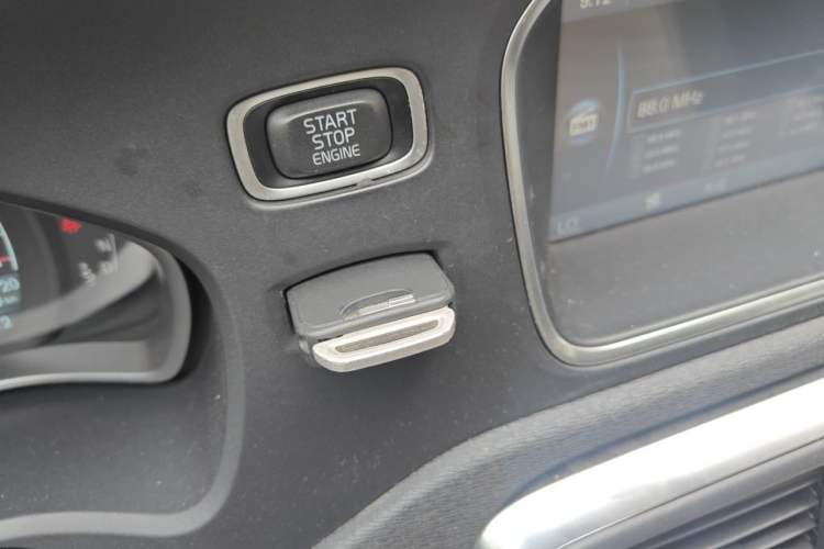 Used Volvo V40 2014 2.0T Zhiya Edition Vehicle Key