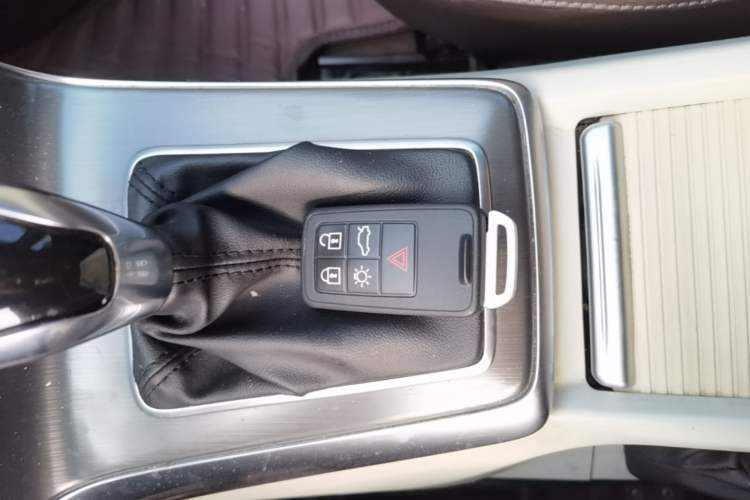 Used Volvo V40 2014 2.0T Zhiya Edition Vehicle Key