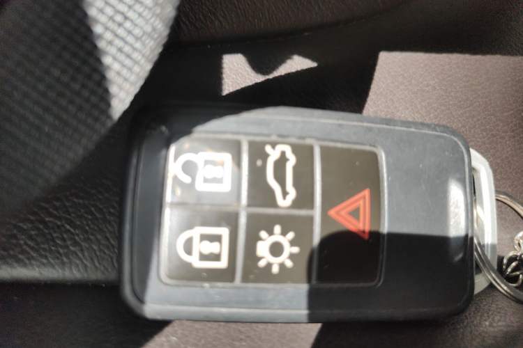 Used Volvo V40 2014 2.0T Zhiya Edition Vehicle Key