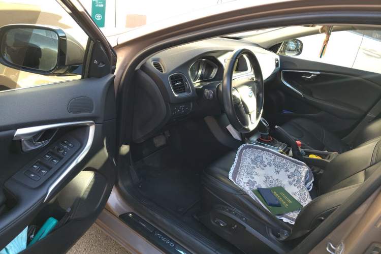 Used Volvo V40 2014 2.0T Zhiya Edition Driver Seat