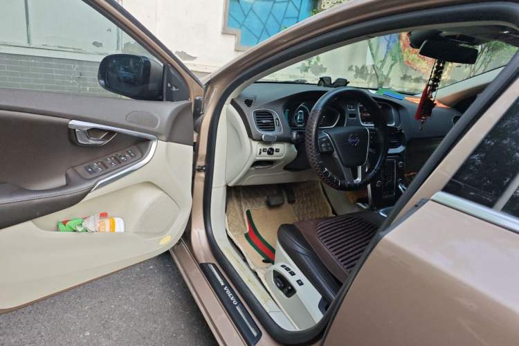 Used Volvo V40 2014 2.0T Zhiya Edition Driver Seat