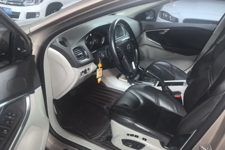 Used Volvo V40 2014 2.0T Zhiya Edition Driver Seat