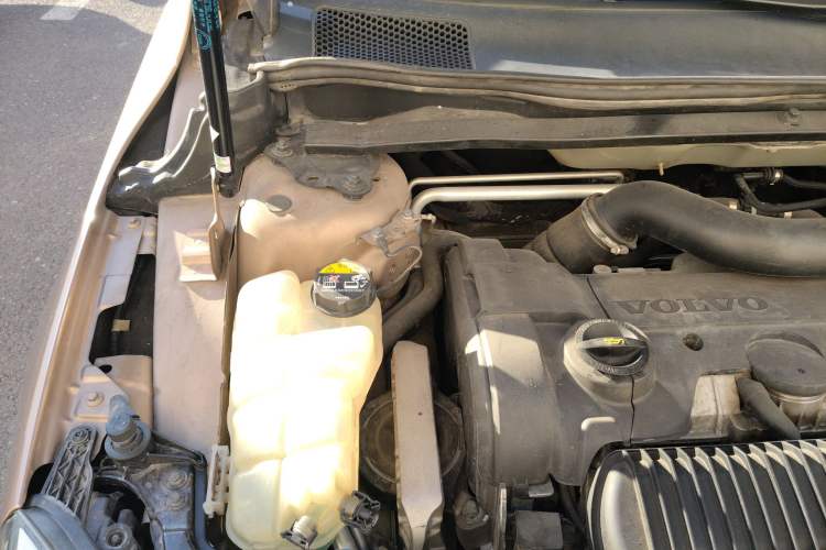 Used Volvo V40 2014 2.0T Zhiya Edition Engine Bay Right