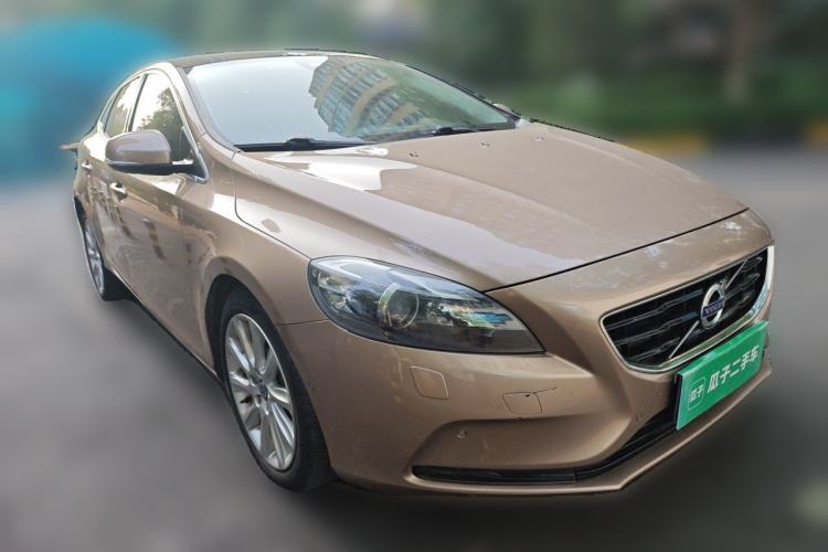 Used Volvo V40 2014 2.0T Zhiya Edition Front Right 45 Deg