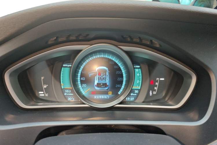 Used Volvo V40 2014 2.0T Zhiya Edition Instrument Cluster