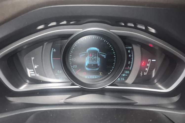 Used Volvo V40 2014 2.0T Zhiya Edition Instrument Cluster