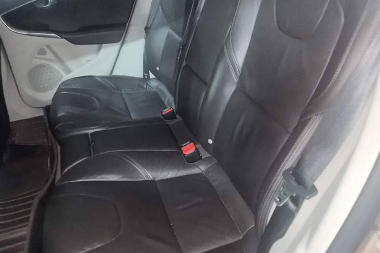 Used Volvo V40 2014 2.0T Zhiya Edition Left Rear Seat