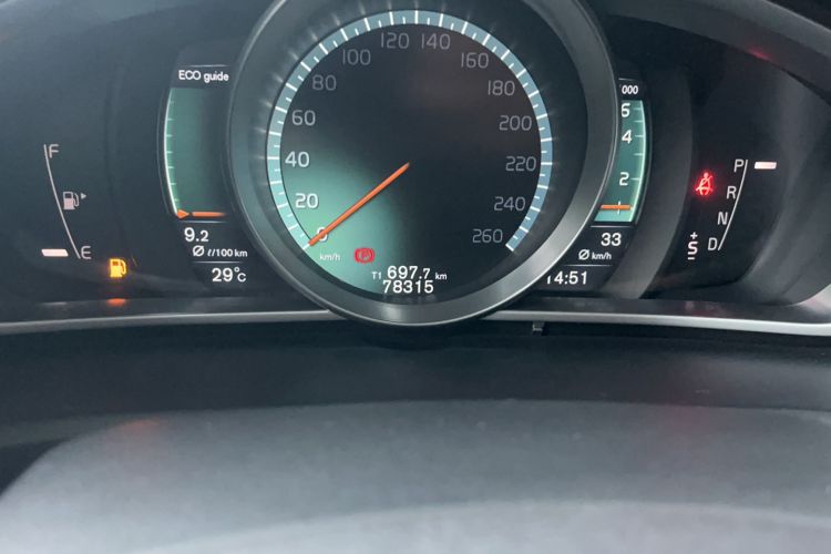 Used Volvo V40 2014 Cross Country T5 AWD Smart Luxury Edition Odometer Close Up