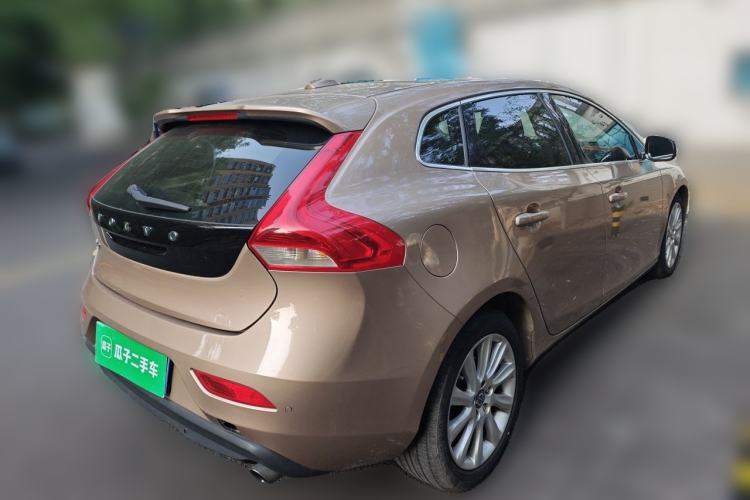 Used Volvo V40 2014 2.0T Zhiya Edition Rear Right 45 Deg