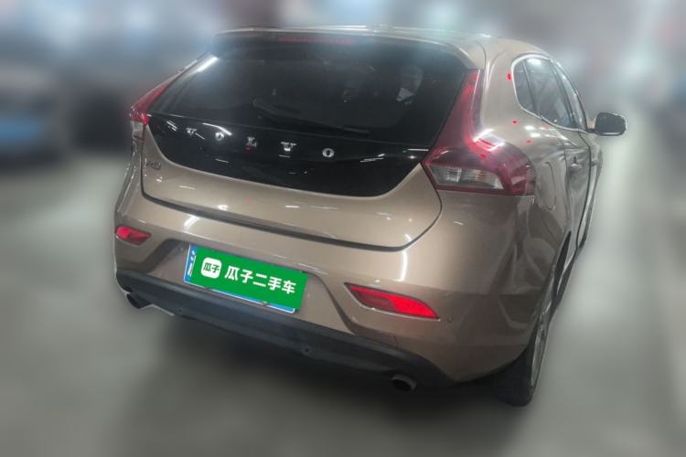 Used Volvo V40 2014 2.0T Zhiya Edition Rear Right 45 Deg