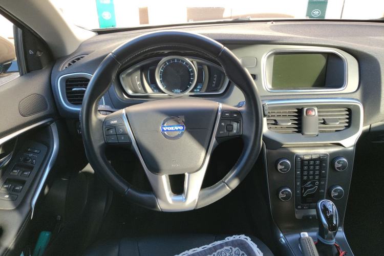 Used Volvo V40 2014 2.0T Zhiya Edition Steering Wheel
