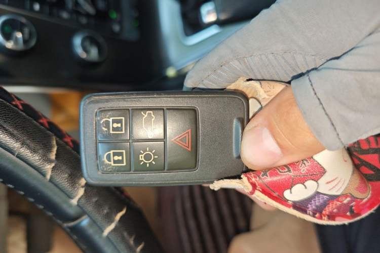 Used Volvo V40 2014 2.0T Zhiya Edition Vehicle Key