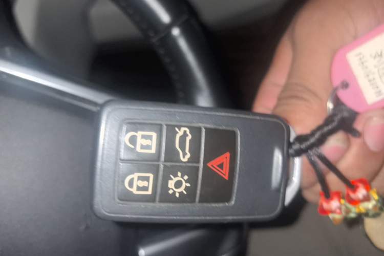 Used Volvo V40 2014 2.0T Zhiya Edition Vehicle Key