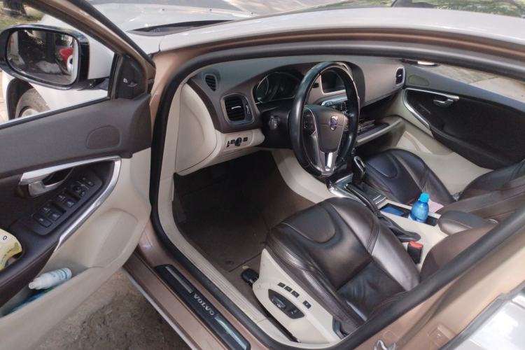 Used Volvo V40 2014 2.0T Zhiya Edition Driver Seat
