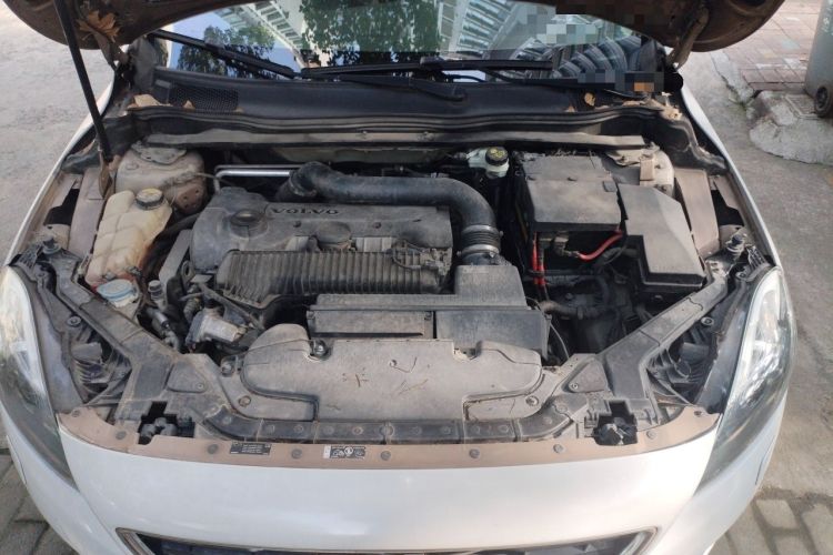 Used Volvo V40 2014 2.0T Zhiya Edition Engine Bay