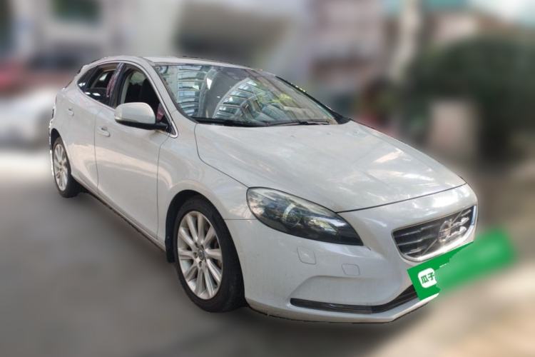 Used Volvo V40 2014 2.0T Zhiya Edition Front Right 45 Deg