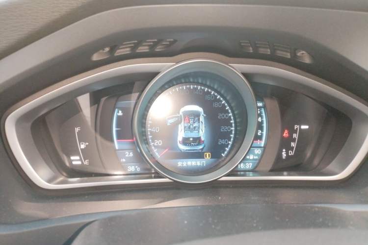 Used Volvo V40 2014 2.0T Zhiya Edition Instrument Cluster