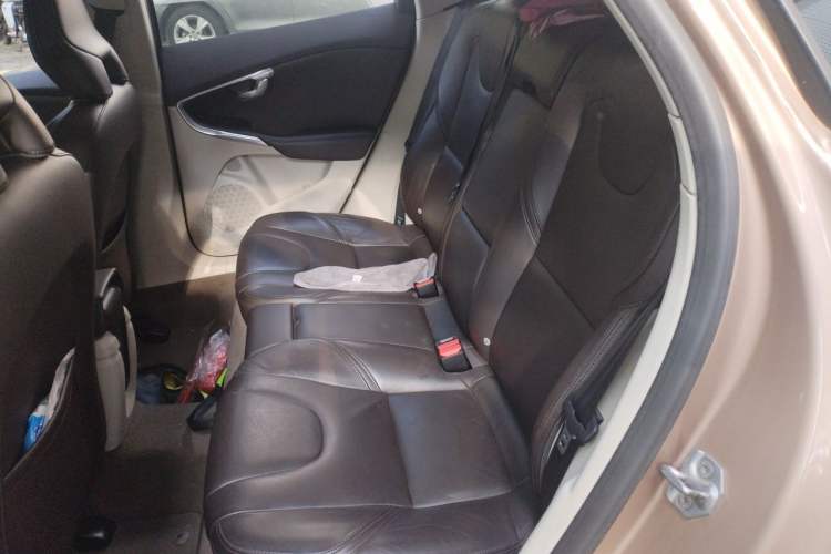Used Volvo V40 2014 2.0T Zhiya Edition Left Rear Seat