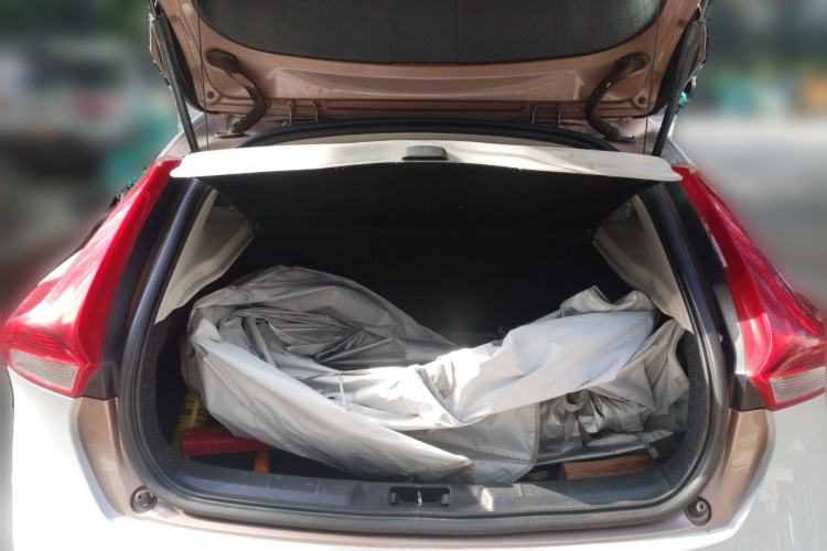 Used Volvo V40 2014 2.0T Zhiya Edition Trunk