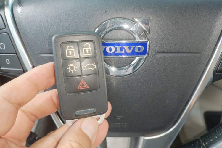 Used Volvo V40 2014 2.0T Zhiya Edition Vehicle Key