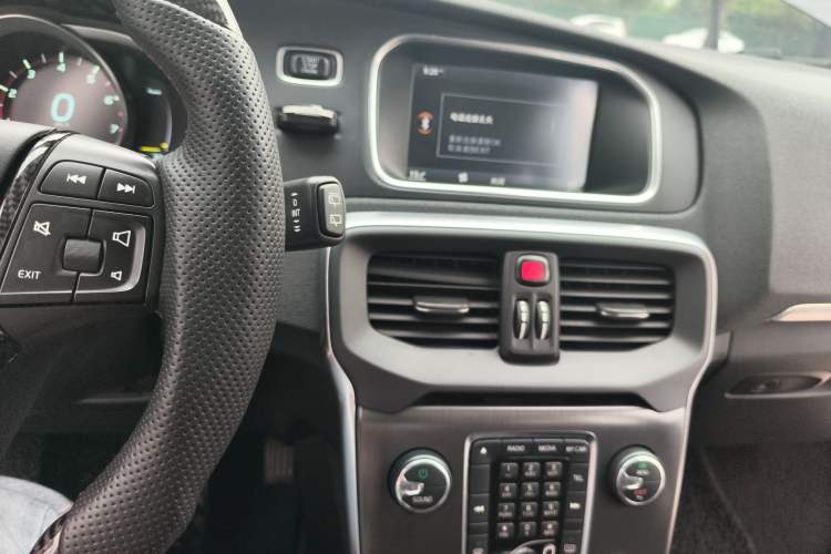 Used Volvo V40 2014 2.0T Zhiya Edition Audio And AC Panel