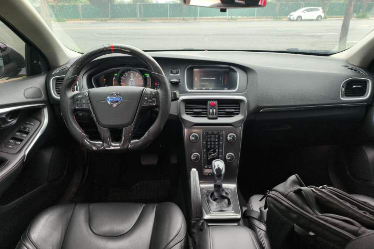 Used Volvo V40 2014 2.0T Zhiya Edition Center Console