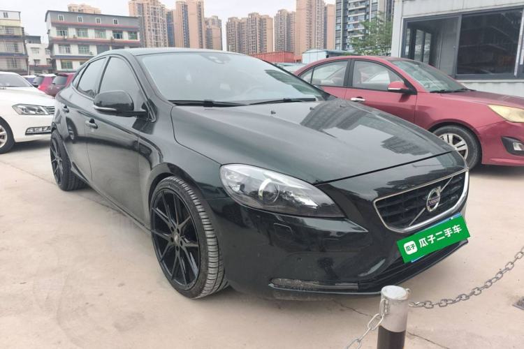 Used Volvo V40 2014 2.0T Zhiya Edition Front Right 45 Deg