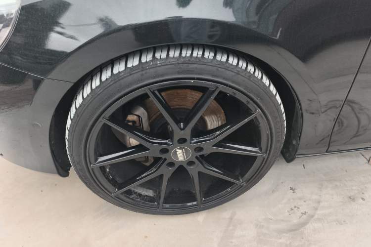 Used Volvo V40 2014 2.0T Zhiya Edition Left Front Wheel Hub