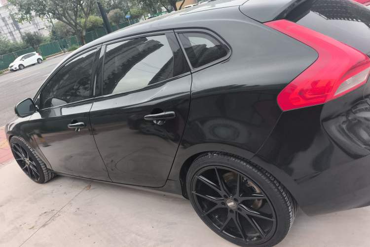 Used Volvo V40 2014 2.0T Zhiya Edition Left Side