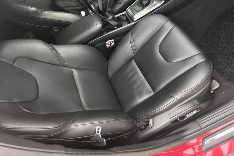 Used Volvo V40 2014 2.0T Zhiya Edition Right Front Seat