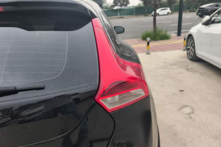 Used Volvo V40 2014 2.0T Zhiya Edition Right Rear Taillight