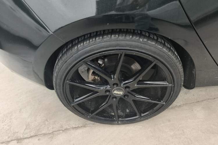 Used Volvo V40 2014 2.0T Zhiya Edition Right Rear Wheel Hub
