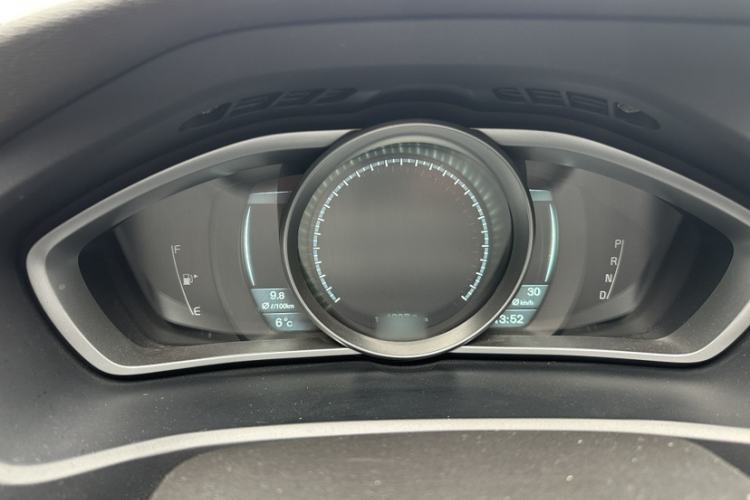 Used Volvo V40 2014 2.0T Zhiya Edition Instrument Cluster
