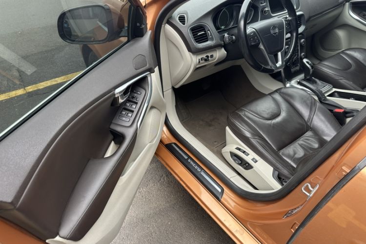 Used Volvo V40 2014 2.0T Zhiya Edition Interior 10