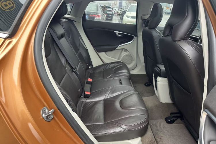 Used Volvo V40 2014 2.0T Zhiya Edition Interior 12