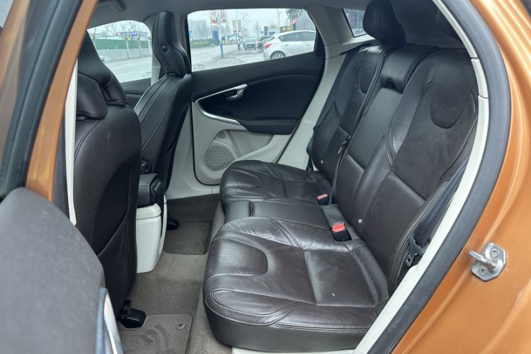 Used Volvo V40 2014 2.0T Zhiya Edition Interior 2