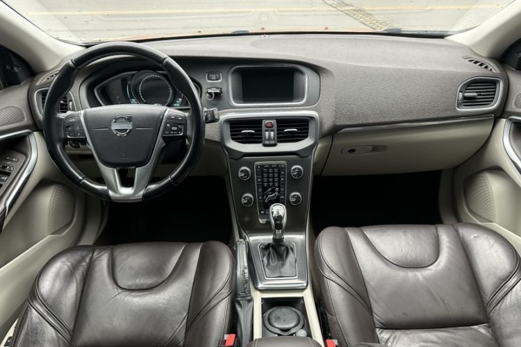 Used Volvo V40 2014 2.0T Zhiya Edition Interior 7