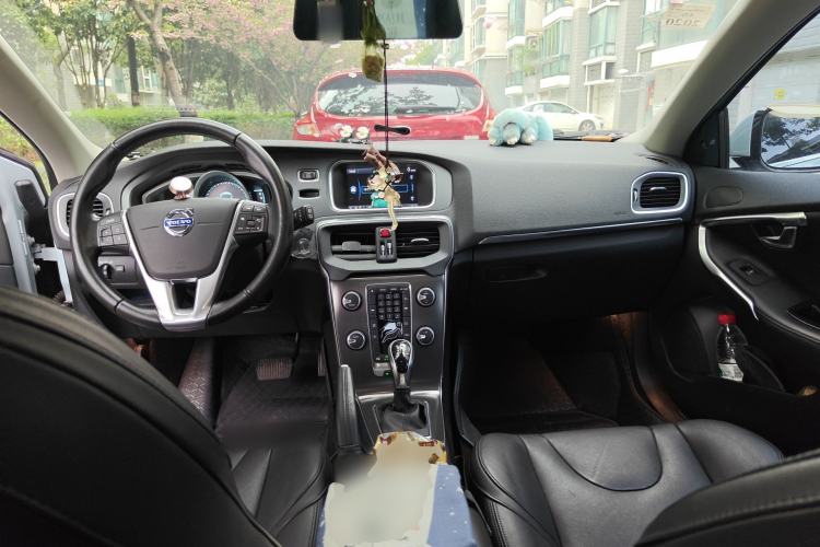 Used Volvo V40 2014 2.0T Zhiya Edition Center Console